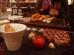 -恰餐厅及酒吧 CHAR Bar & Grill (北京丽都皇冠假日店)