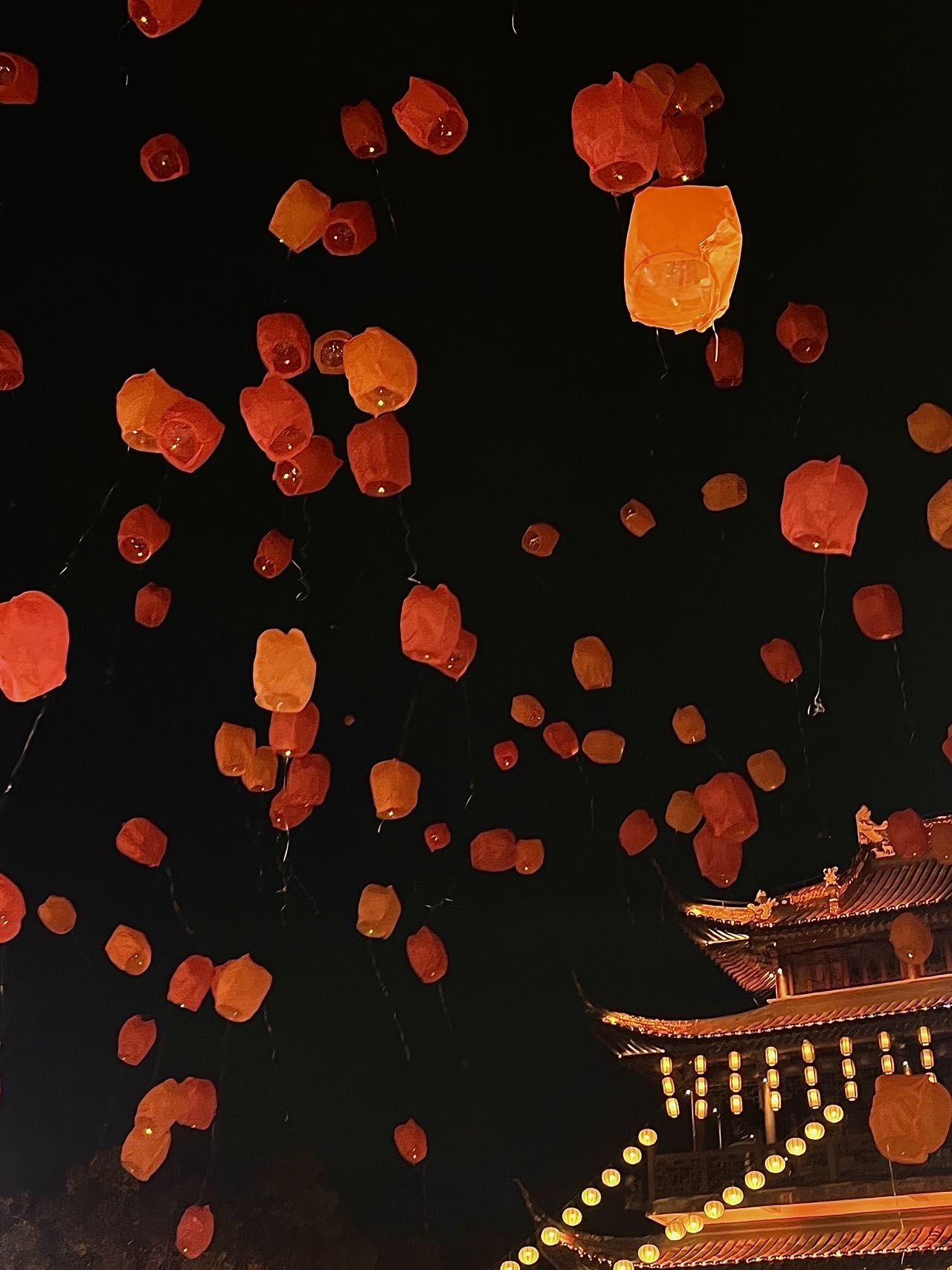 今年跨年一定要来盘门放天灯,好浪漫💕