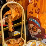 太原的！太原的！你永远可以相信人很多的火锅店……