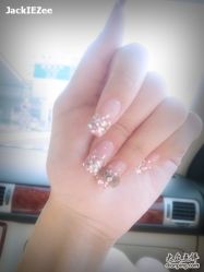 左右手分别选了一个手指加贴了一个蝴蝶结~-A-Best nail UP时尚美甲沙龙