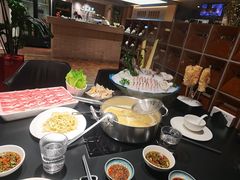 -鲜入唯煮·港式海鲜牛肉火锅(金宝街店)