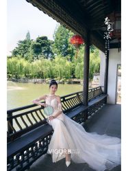 -雪中彩影婚纱摄影·微光艺术中心