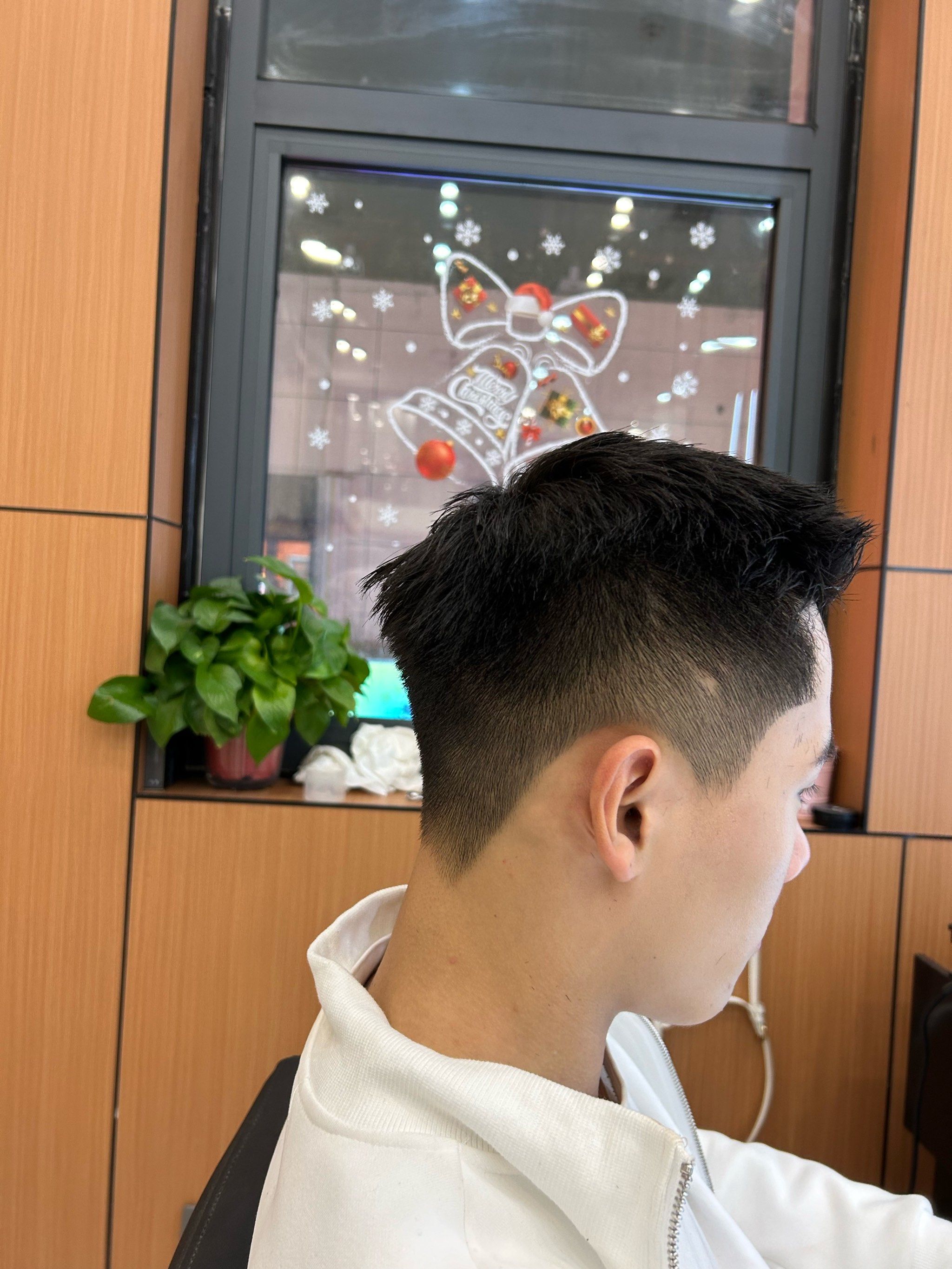 男士中短发造型2025最 9 7的男士发型附近哪里做头发好 男生剪发