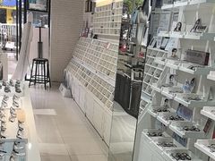 -诺柯视眼镜-蔡司依视路官方工厂店(淞南一店)
