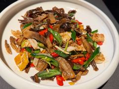 鹿茸菇炒荷包蛋-肆月河豚·新淮扬菜·烤鸭(中关村店)