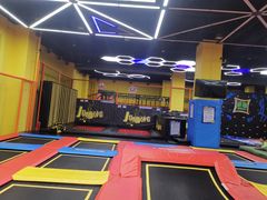 -爱蹦iBOON蹦床运动馆(江汉店)