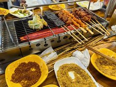 -哈尔滨小酒馆·鲜肉现穿自助烧烤(康新花园店)