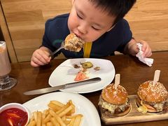 -Brotzeit博璨德国啤酒餐厅(亮马桥官舍店)