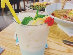 椰汁蓝情鸡尾酒-小镇大厨新概念复合中餐厅(万达广场大连高新店)