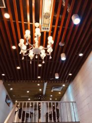 -SIX Hair Consultant