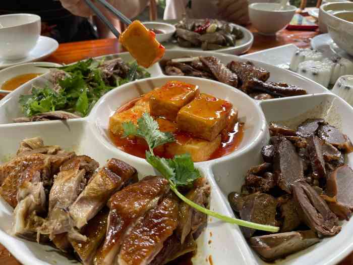 优之名鹅城-"整个江平最有名的餐厅了吧 和司机师傅说都.