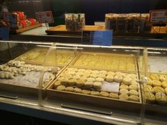 面包甜点陈列柜-清真全盛斋传统糕点(许士庙店)