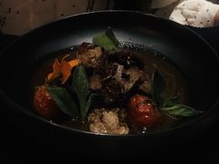 孜然番茄慢炖小牛腿及烤葡萄番茄-AZUL by FUEL蓝色·法式酒馆(琶醍店)