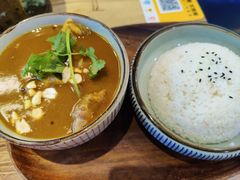 招牌黄咖喱牛腩热锅配米饭-长勺子东南亚(街道口店)