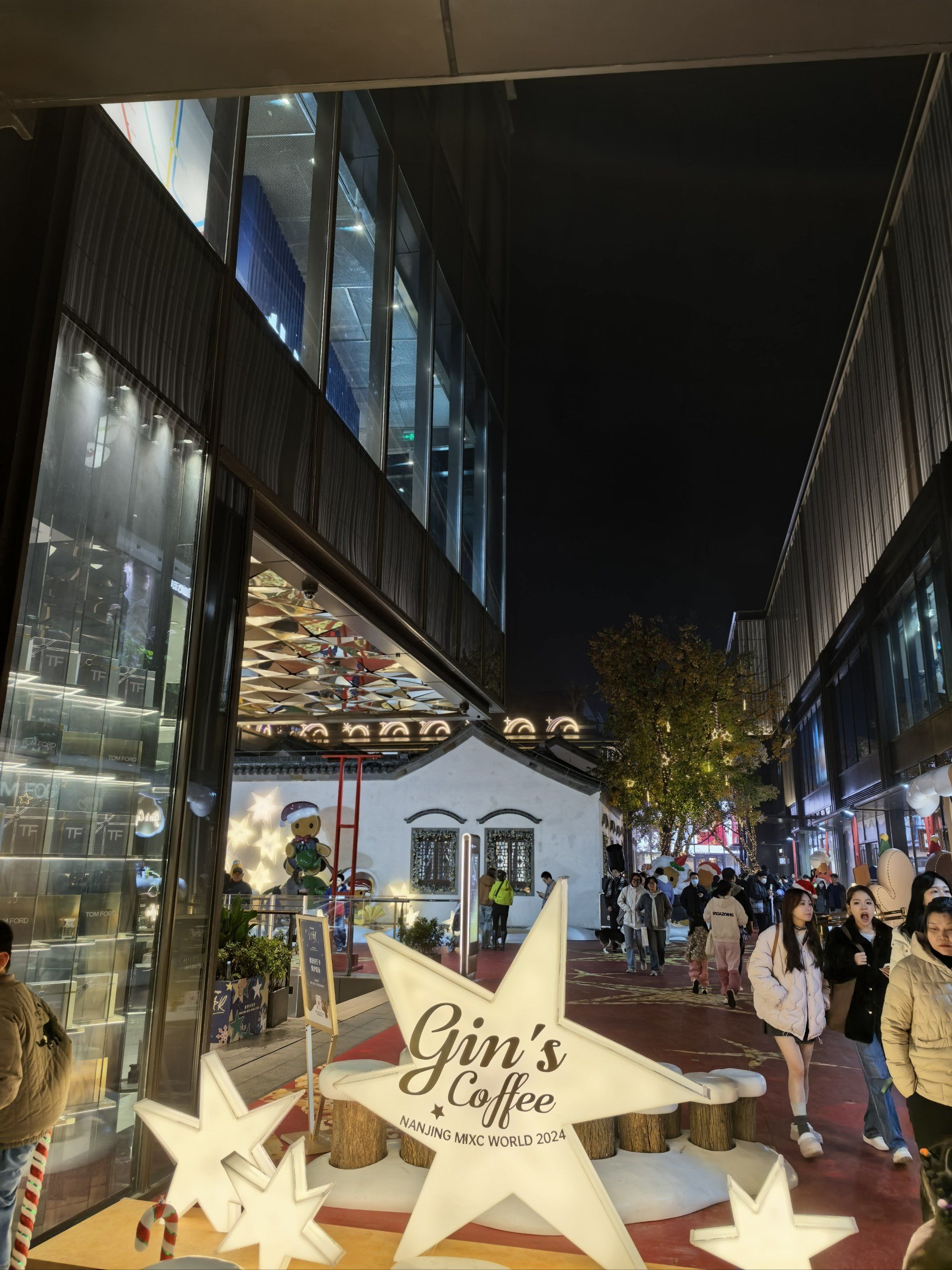 还有谁不知道❓圣诞潮流街区免费哦‼️