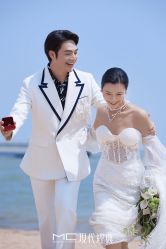 -现代经典婚纱摄影