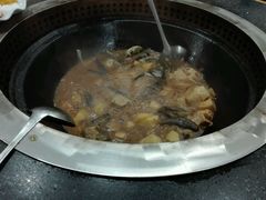 -粘豆包柴火铁锅炖