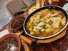 -有红鸡毛店·川菜(建设路店)