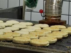 芝麻烧饼-穆得·老周家牛肉烧饼(普利街店)