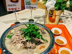 -川流不息·地道川菜·小龙虾(新松江路店)