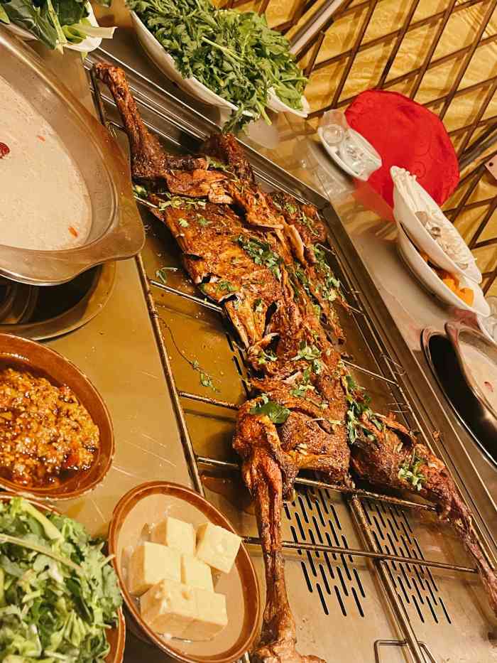 132老兵烤全羊(光华店)-"今天朋友聚餐来吃烤羊,说是烤羊,其实还有.