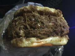 隔壁七块钱的肉夹馍-阿姨小肉摊(同济西苑店)