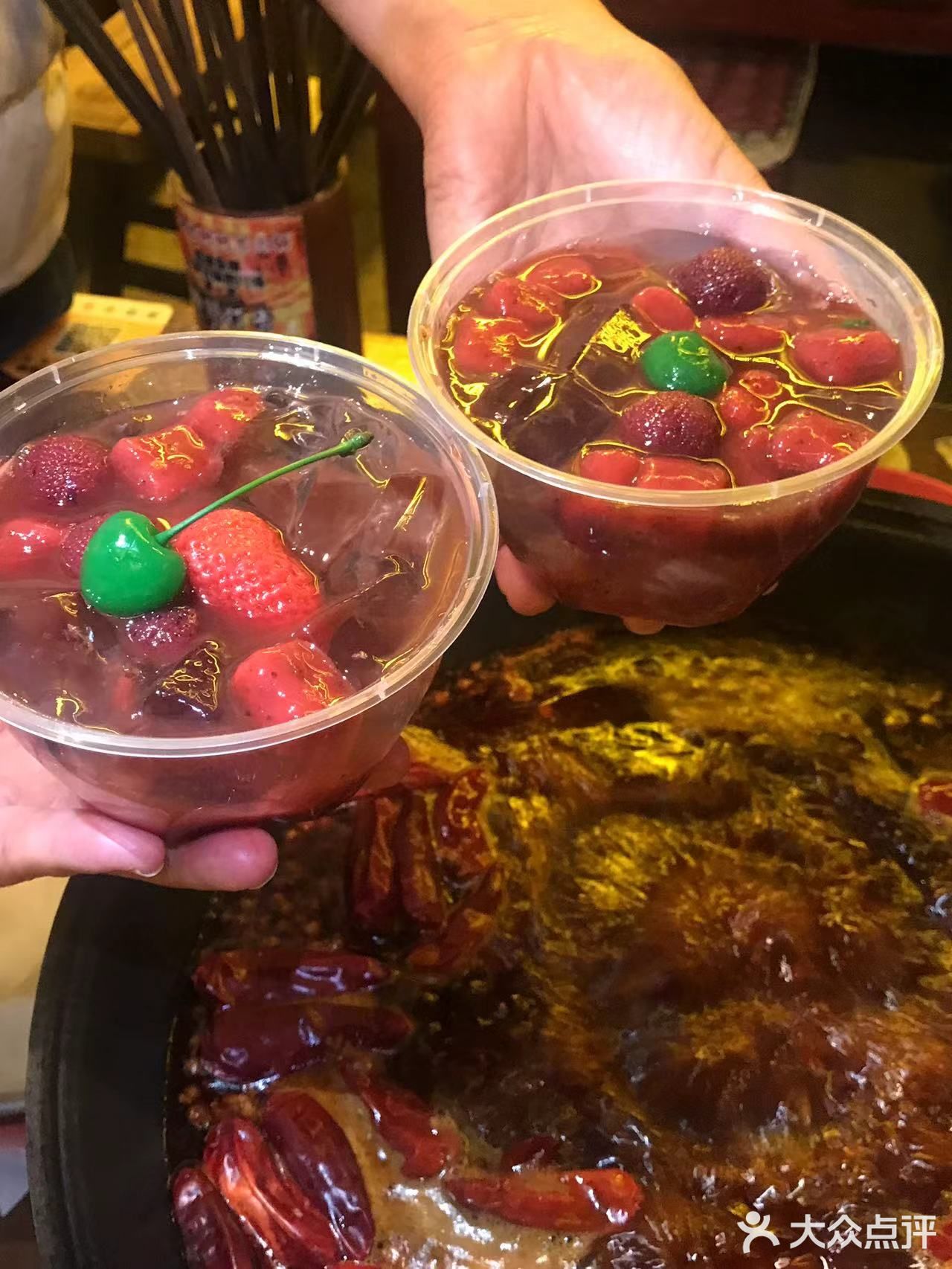 锅底3斤牛油一斤料，满满一大锅，特色菜超多