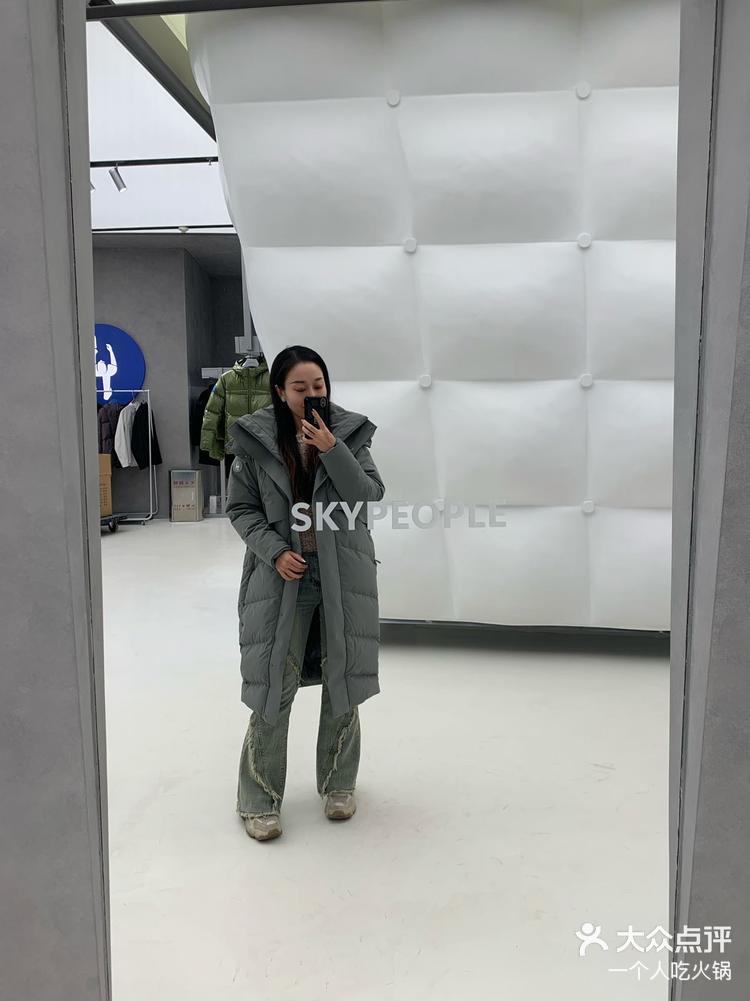 在三里屯种草国货科技羽绒服保暖轻薄高颜值