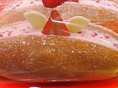 草莓天使夹心面包-巴黎贝甜(红梅店)