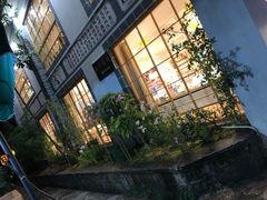-猫的天空之城概念书店(束河店)