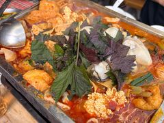 紫苏香辣鲜鱼杂锅-后街佬·炭火鲜鱼杂(33小镇店)