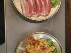 -围炉肉舍•炭烤活鳗•丹东海鲜烤肉(步行街店)