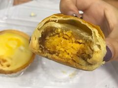 莲蓉蛋黄酥-鲍师傅糕点(江苏路店)