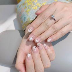 -纤纤玉手美甲美睫美容