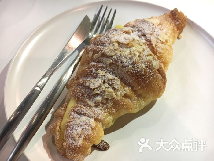 grainy杏仁奶油可颂图片 - 第1张