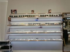 -宏宇眼镜蔡司依视路折扣店(兆佳眼镜城店)