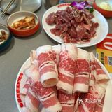 品尝烤肉美味