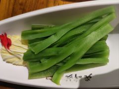 -老牌坊云南鱼豆花火锅(哈西万达店)