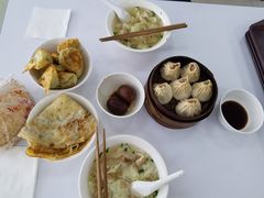 顶黄加蟹小笼包-常州糕团店(北大街新世纪商城店)