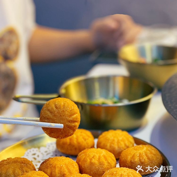 小称盘肥肠爱上鱼 | 魔都zui好吃的肥肠鱼锅,辣得爽快!