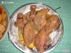 -梁老三麻辣鸡头总店