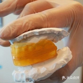 小朋友牙齿长得不好，除了上牙套，还可以这样。。。。。。