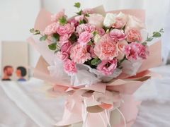 -何兮花店·气球派对鲜花店(马桥银春路万科城店)