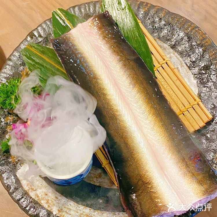 第一次吃到这么新鲜的鳗鱼白烧🔥太地道了～
