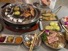 -围炉肉舍•炭烤活鳗•丹东海鲜烤肉(步行街店)