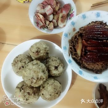 我们今年就是煮的鱼汤锅糯米丸子，烧白