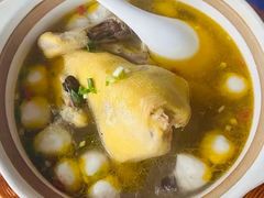 农家土鸡汤配鱼丸-秋香鱼馆(世凹桃园店)