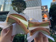 面包夹榴莲雪糕-詹爷爷乌节路街头冰淇淋