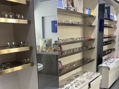 -视野联行眼镜•蔡司•依视路(温江店)