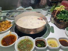 -洪氏嗨捞·广东猪肚鸡·椰子鸡火锅(西咸万象城店)